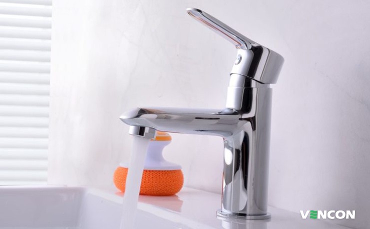 Чому шумить змішувач: можливі причини 