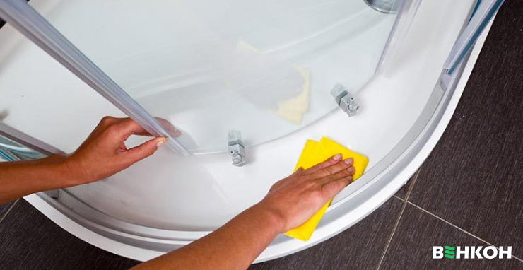 Особенности очистки поддона в душевой кабине