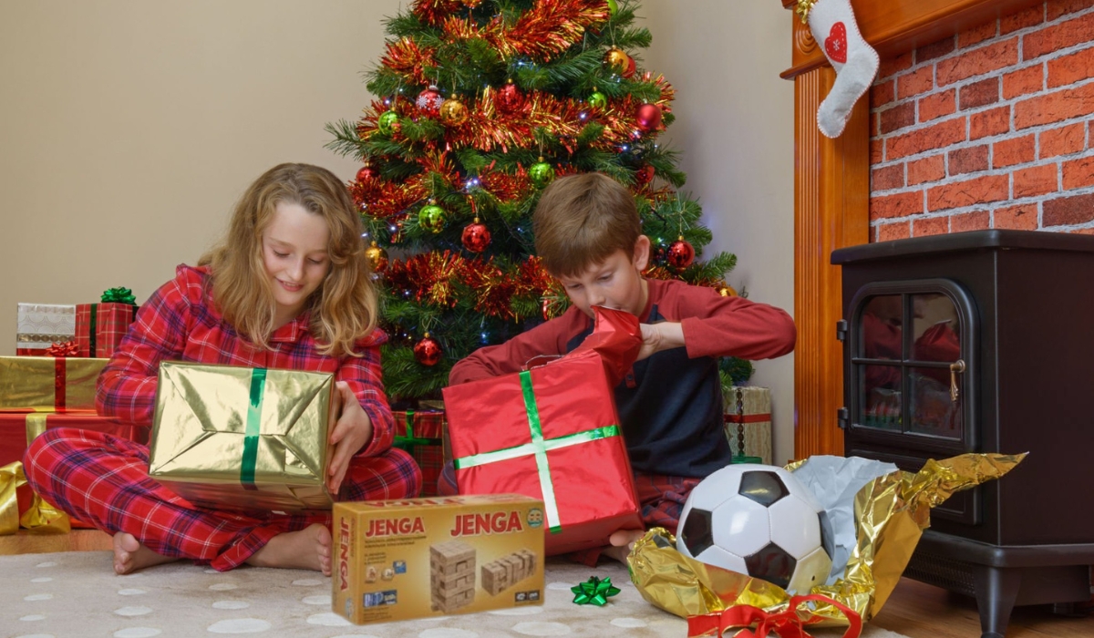 Что подарить ребенку на Рождество? Развивающая или развлекательная игрушка - лучший выбор