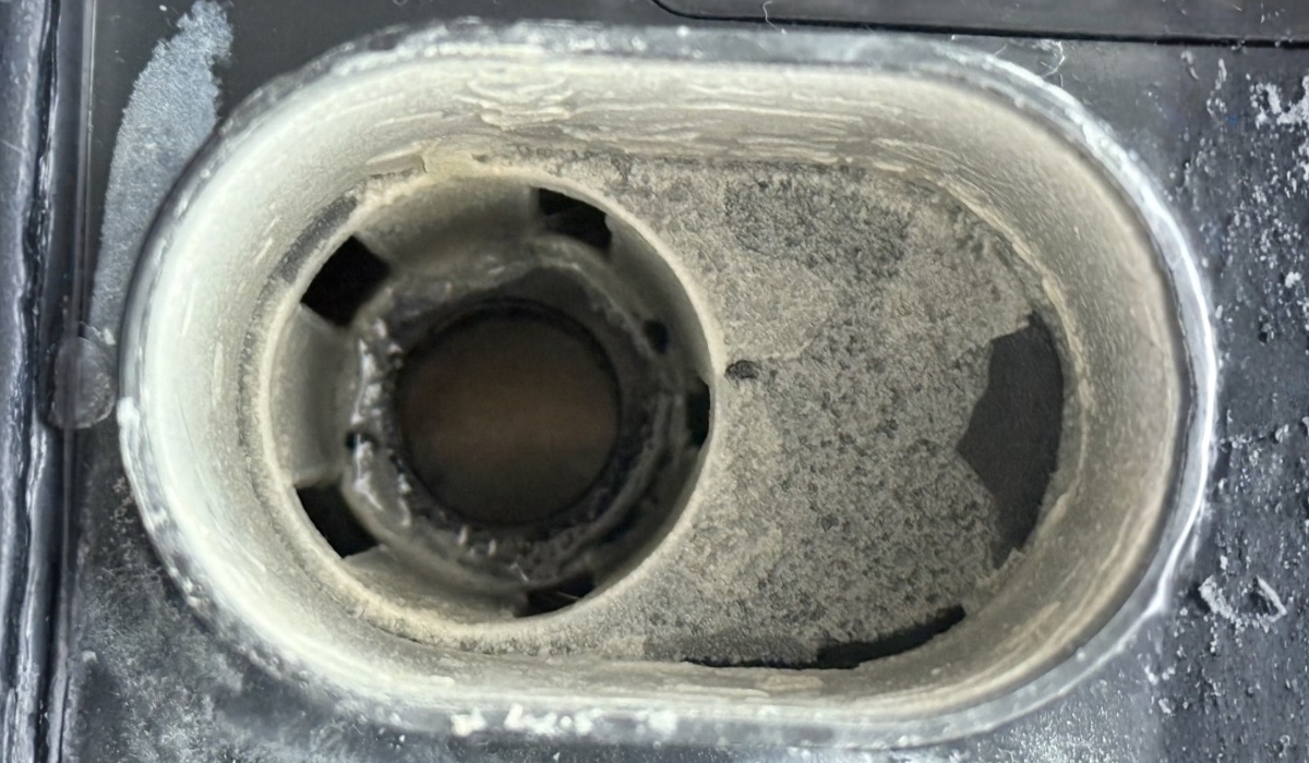 Кальцинований осад на ємності ультразвукового зволожувача