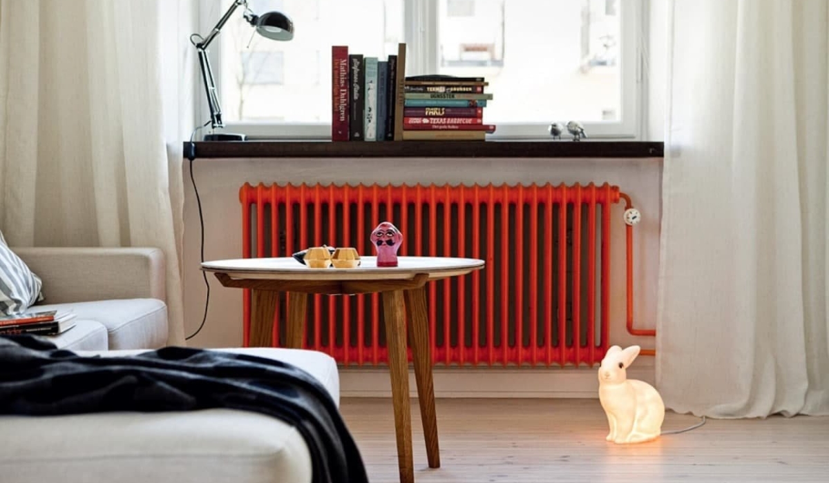 Когда батарею можно оставить открытой: яркий радиатор отопления как акцент в дизайне