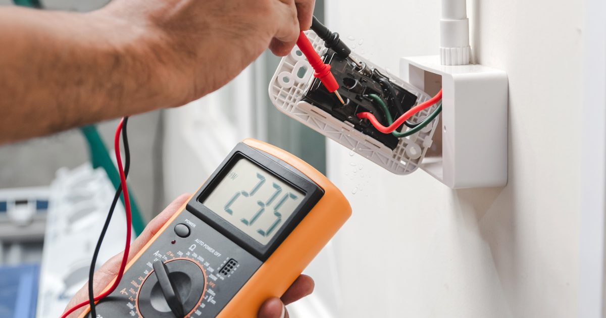 Перенапруга в електромережі: причини та що робити?