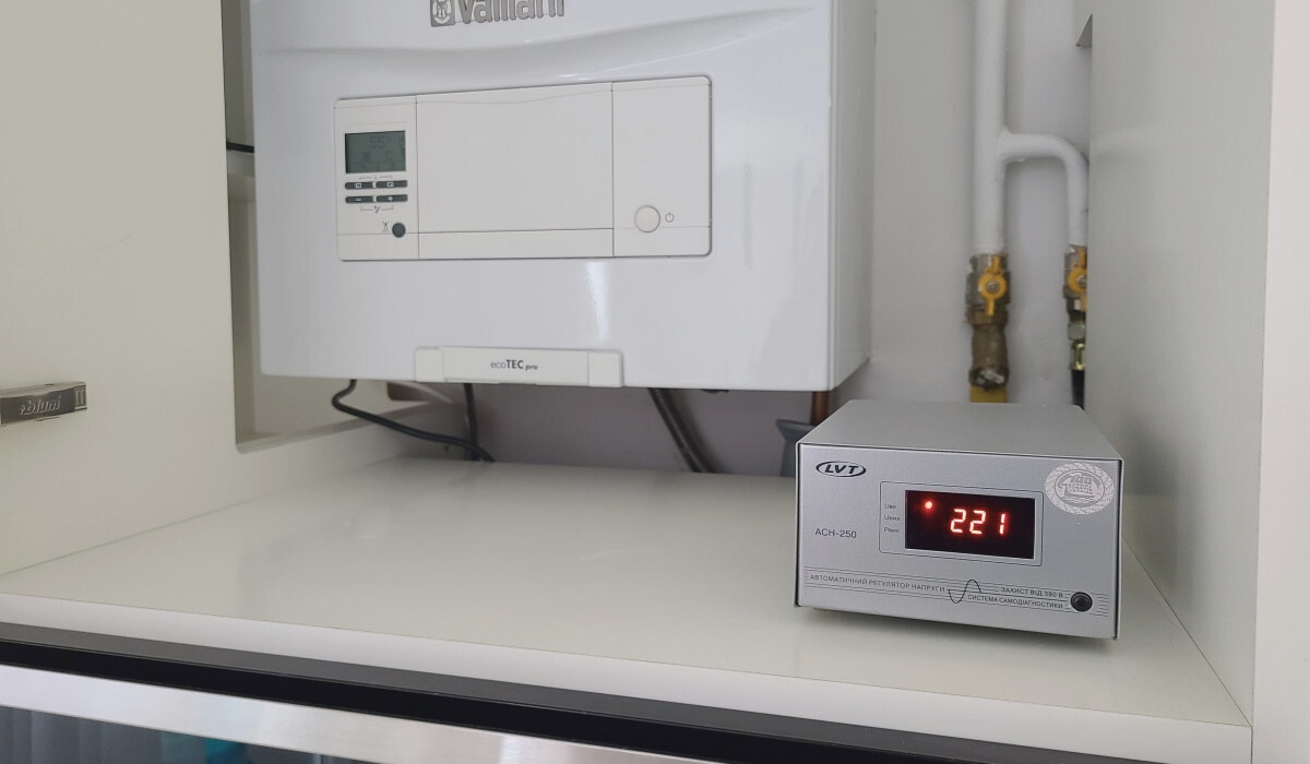 Стабилизатор напряжения для котла: эффективная защита от скачков и перепадов напряжения