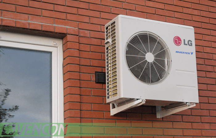 установка кондиционера на внешней стене дома