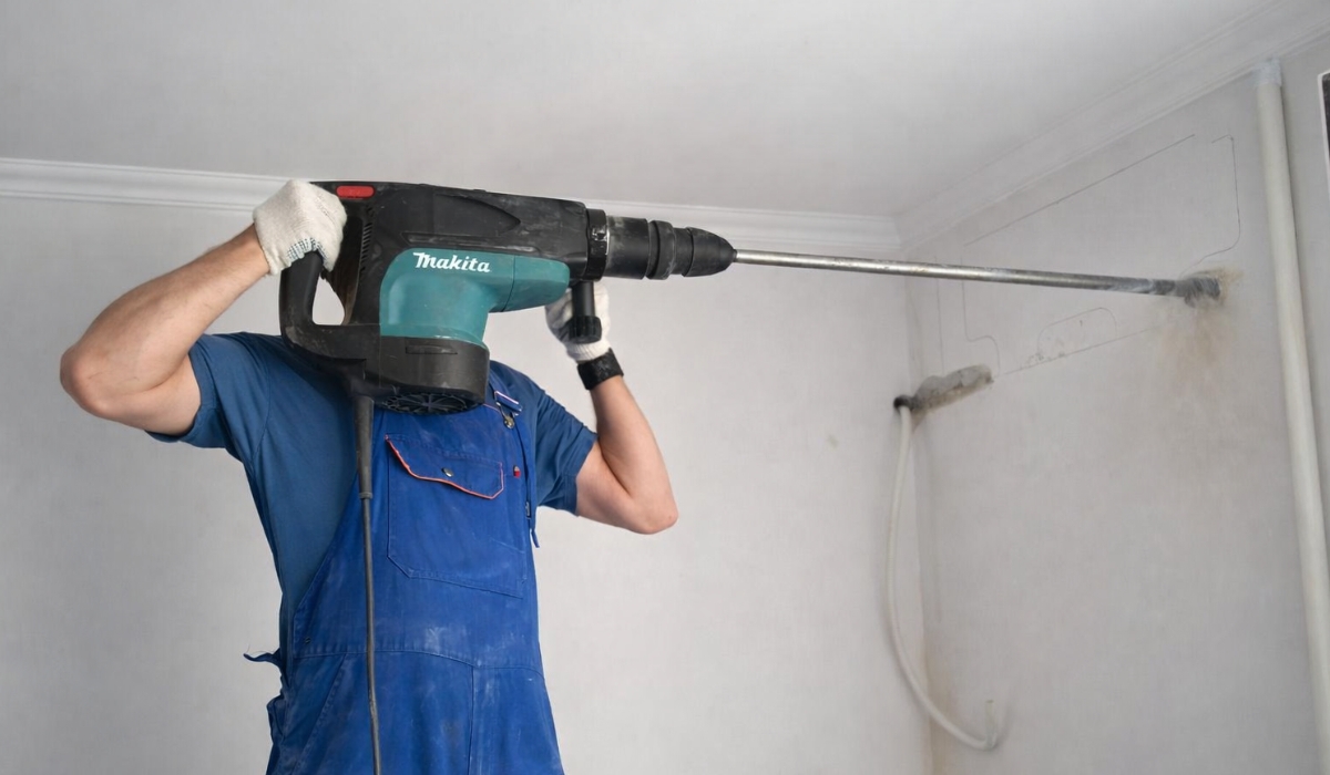 Этап 6: Сверление внешней стены для установки коммуникаций кондиционера: ключевая стадия работы