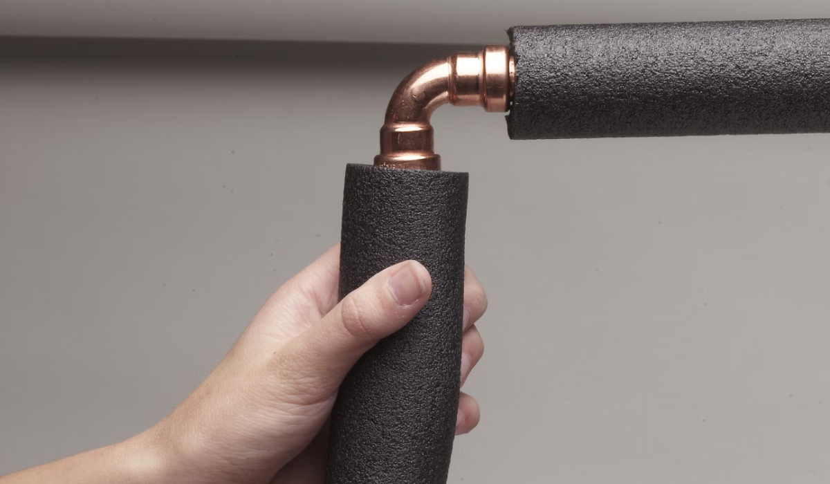 Химически сшитый вспененный полиэтилен: идеальный выбор для утепления труб водоснабжения с сложной конфигурацией