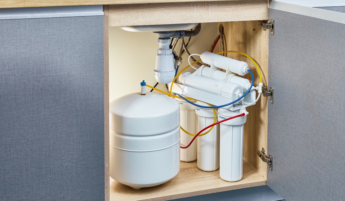 Обратный осмос постоянно сливает воду. Какие могут быть причины?