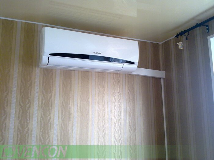 не вешайте внутренний блок впритык к потолку