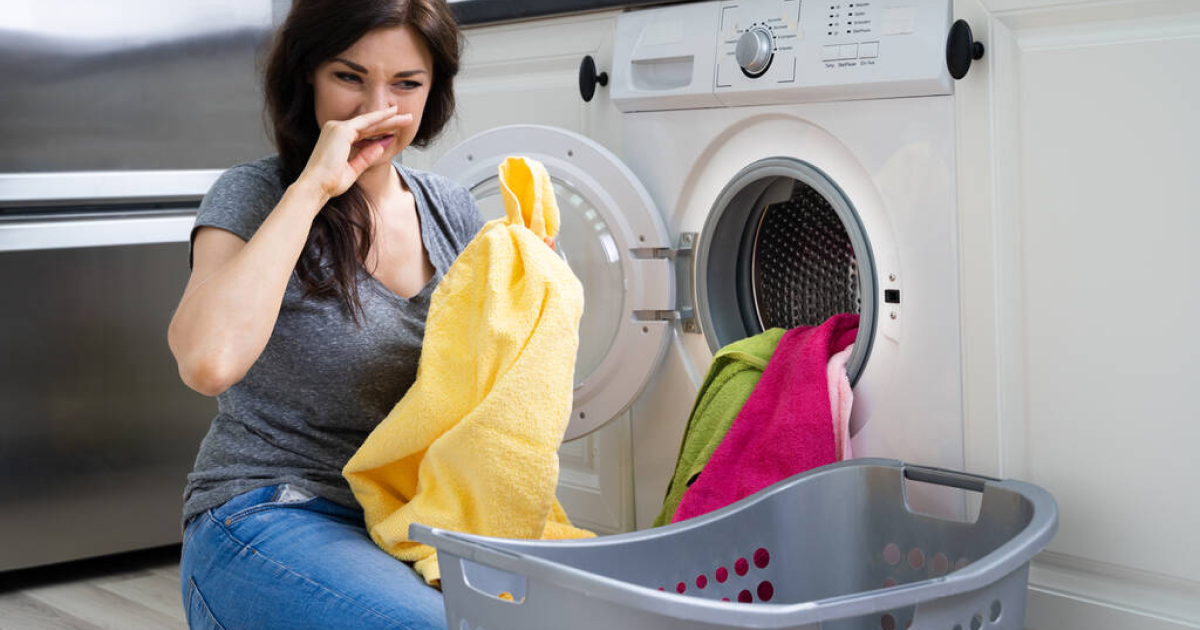 Як прибрати запах з пральної машини
