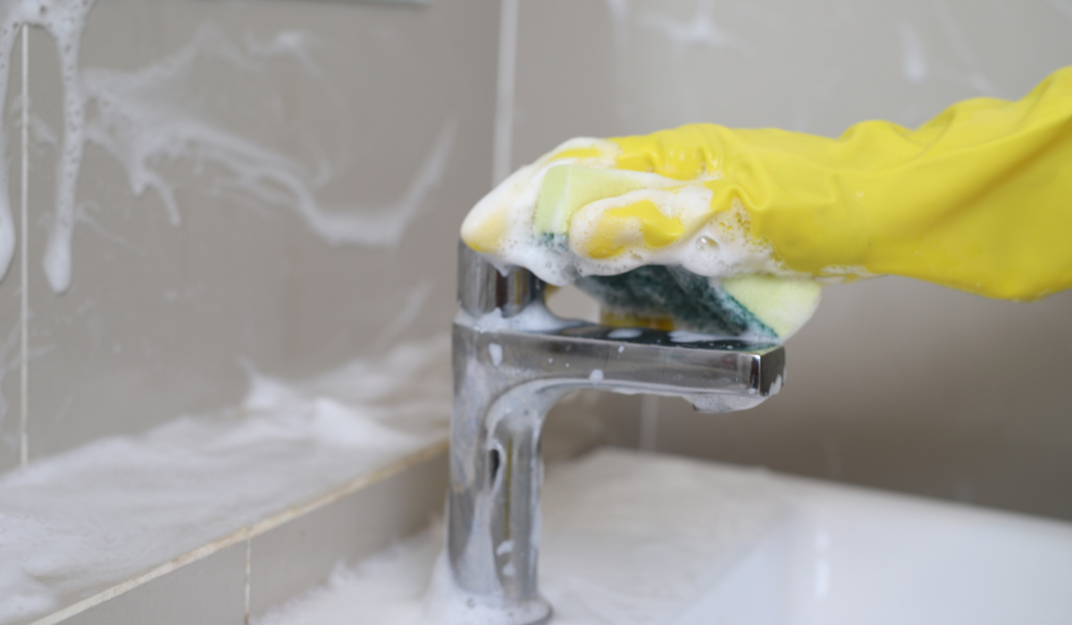 Наліт на кранах: щомісячна дезінфекція як захист від грибка