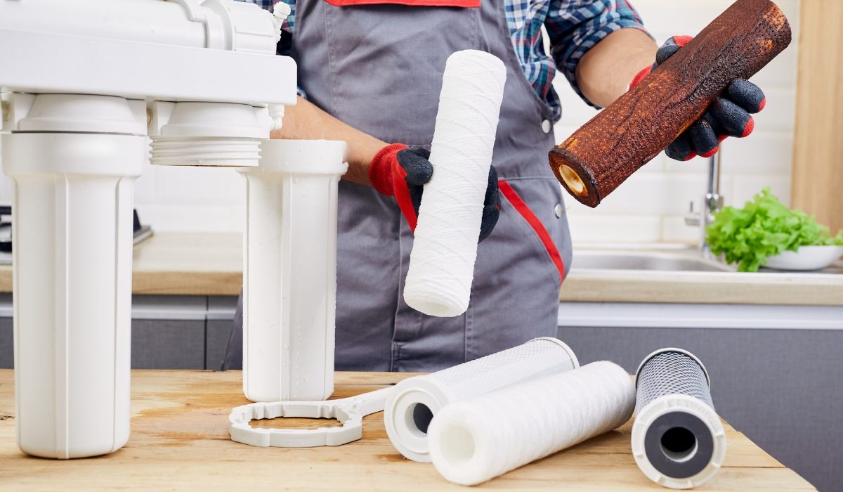 Своевременное обслуживание фильтра обратного осмоса предотвращает накопление воздуха в системе