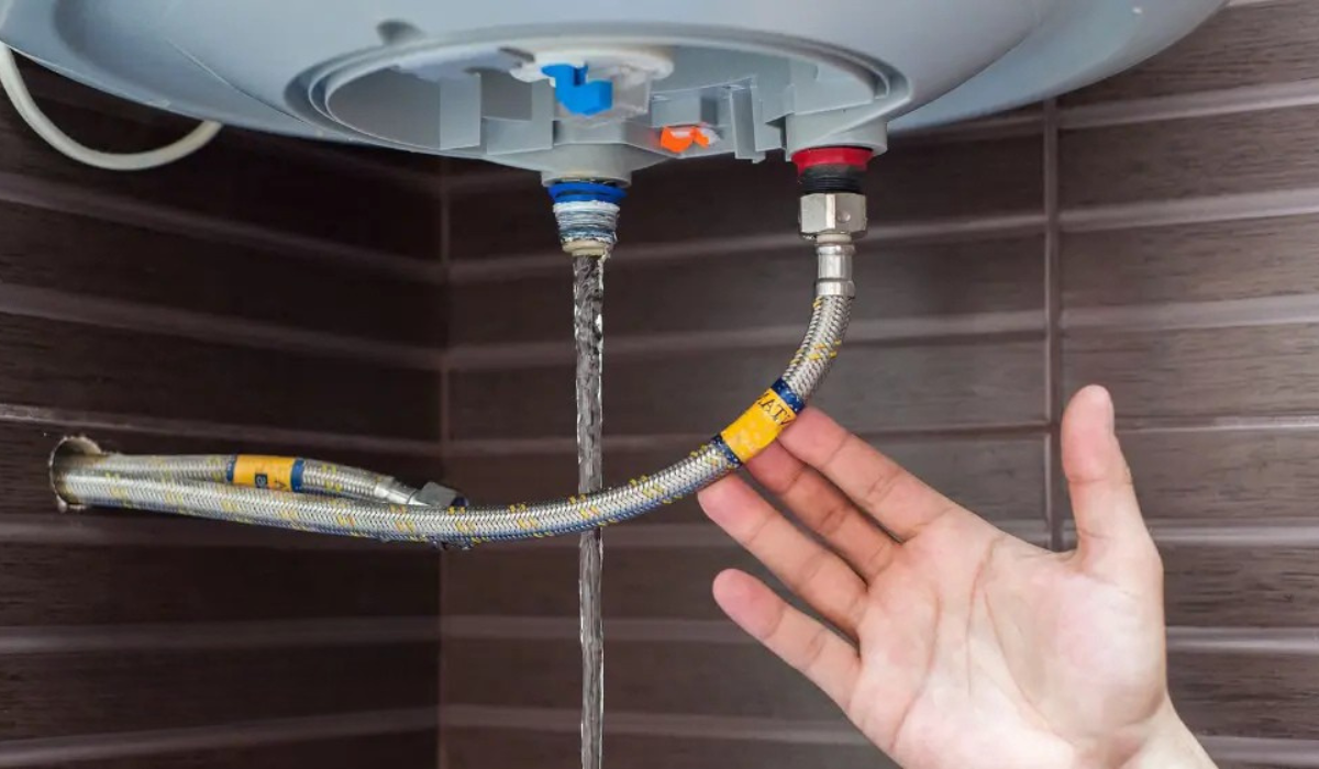 Злив води може допомогти позбутися неприємного запаху в бойлері