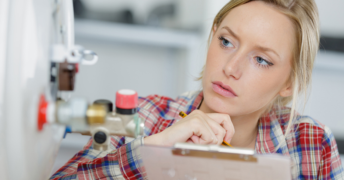 Почему воняет вода из бойлера