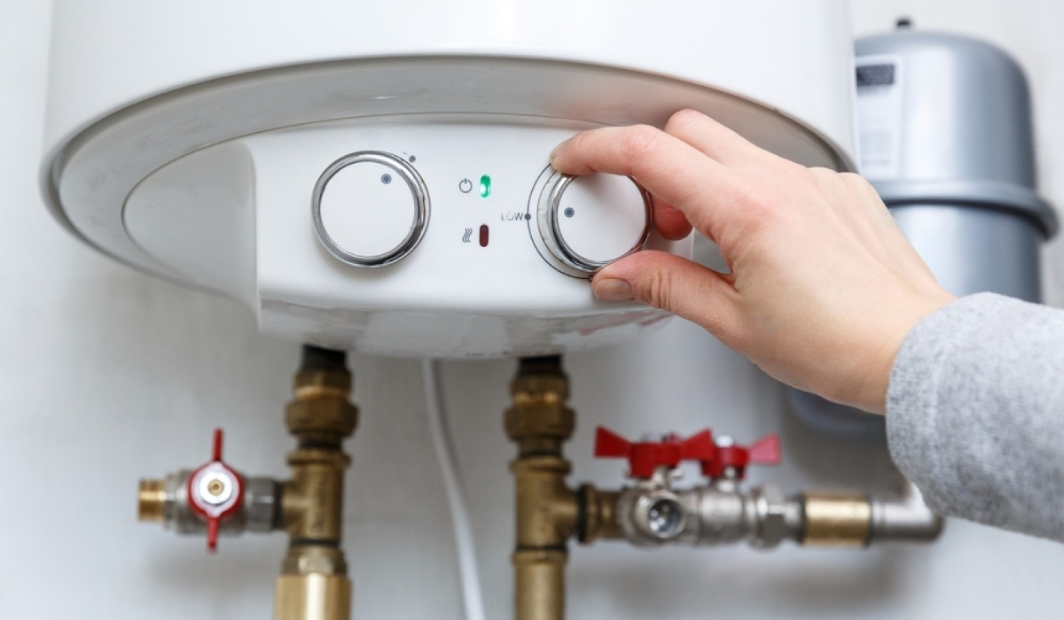 Какая связь между неисправностью термостата и шумом от бойлера?