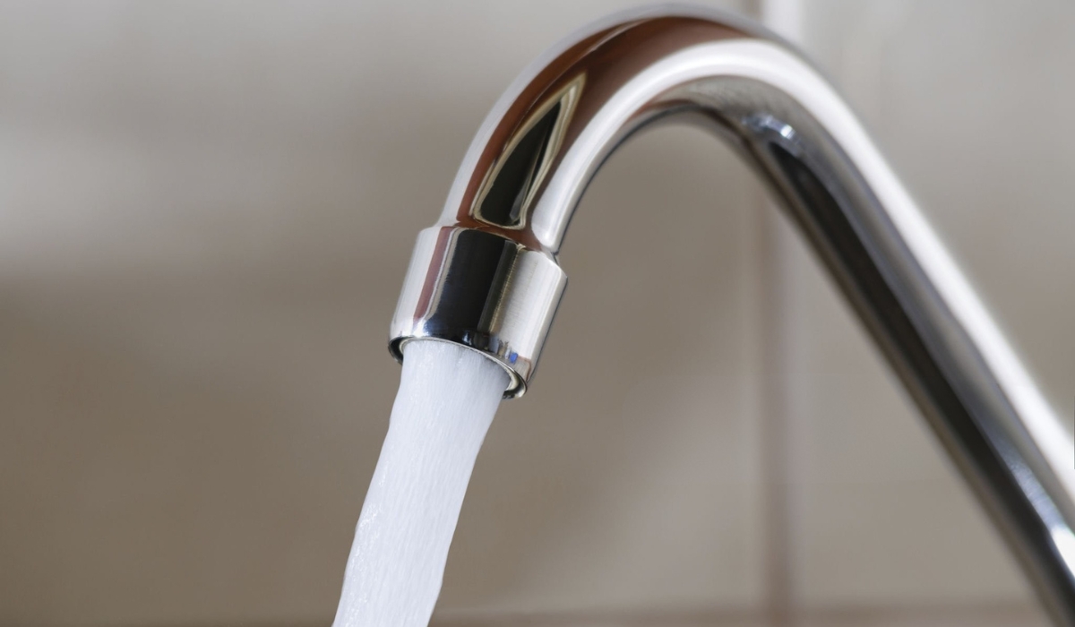 Після встановлення нового змішувача рекомендується пропустити воду