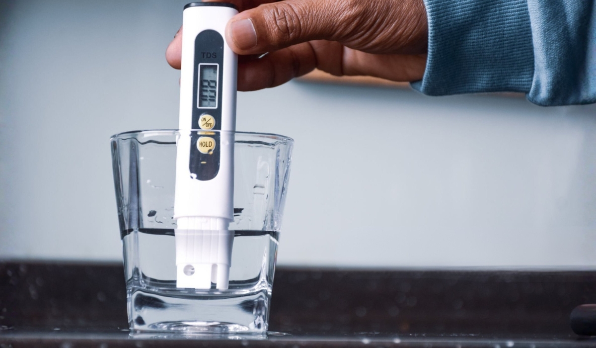 Использование бытового TDS-метра для определения сухого остатка в воде: удобный и точный метод анализа