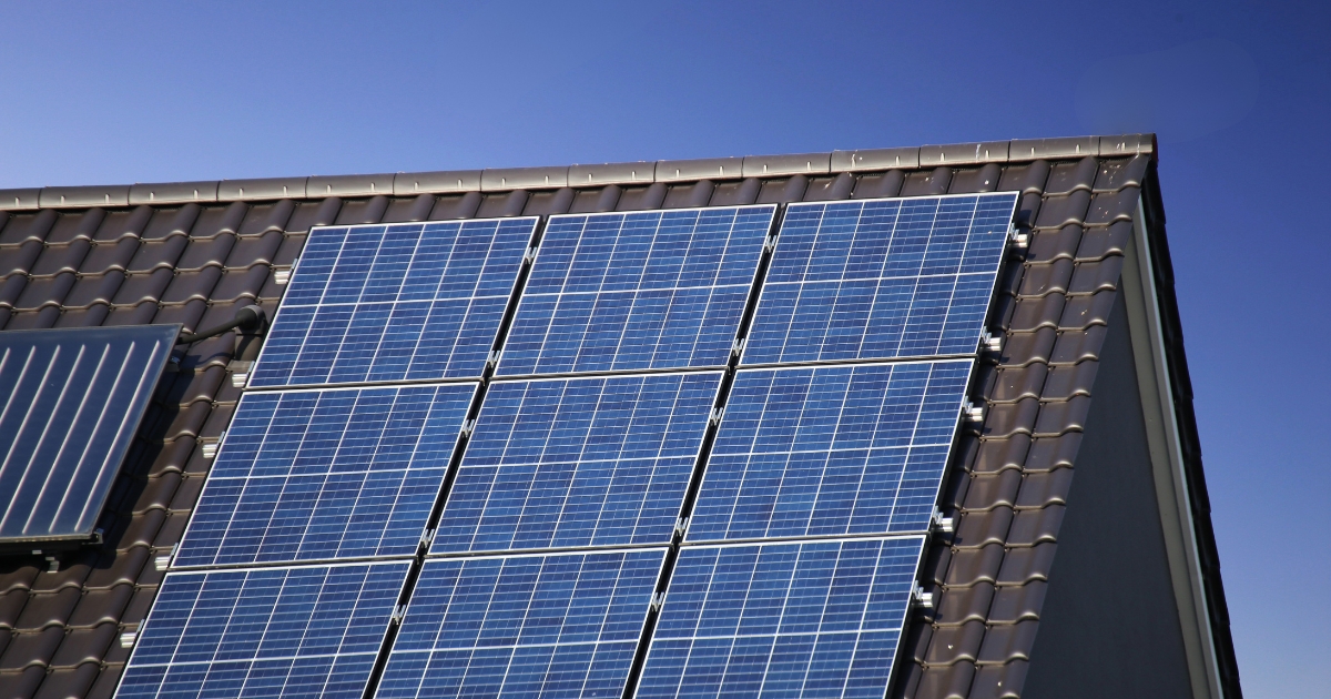 Який кут нахилу сонячних панелей є оптимальним?