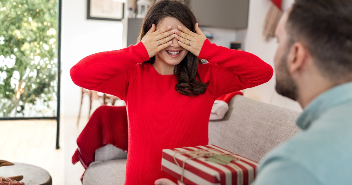 Що подарувати дружині на свято?