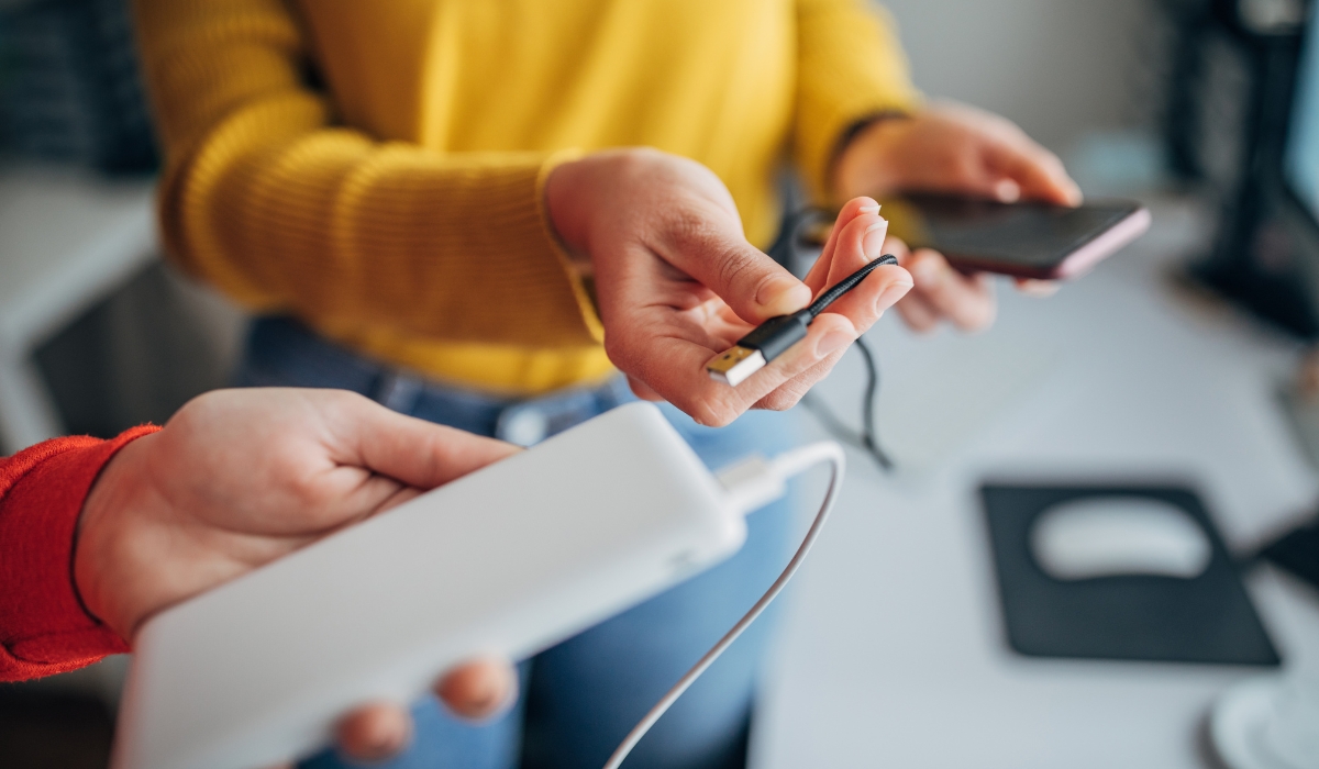 Что делать когда повербанк заряжается, но не заряжает телефон: проверка устройства